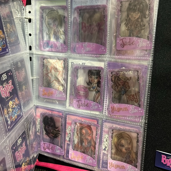 Bratz binder with cards #2 - Picture 7 of 11